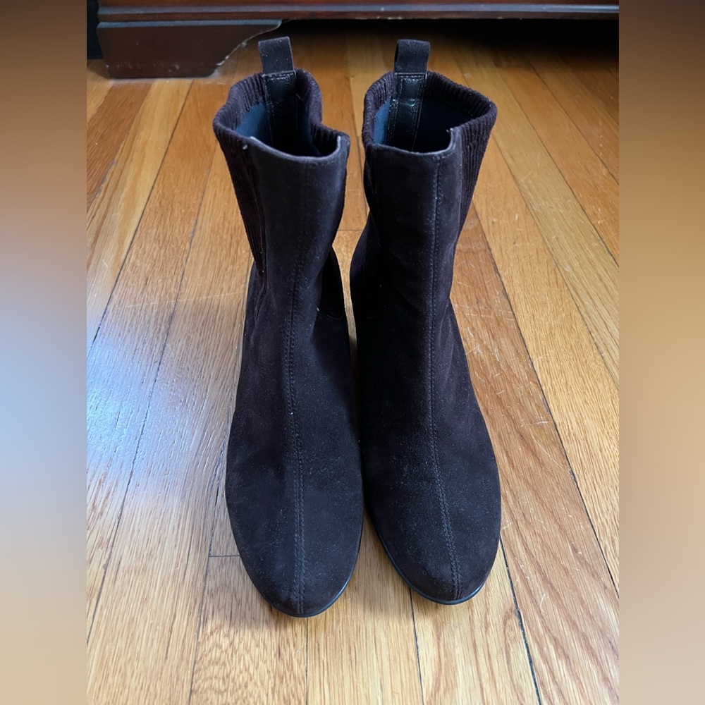 Suede ankle boots with low heels 37 (6.5)